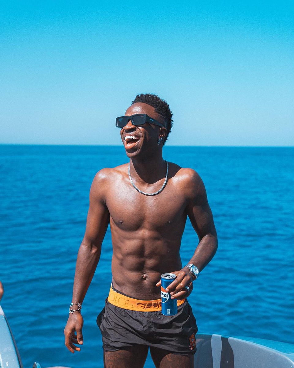 (fan) REAL MADRID FANS 🤍 tweet media