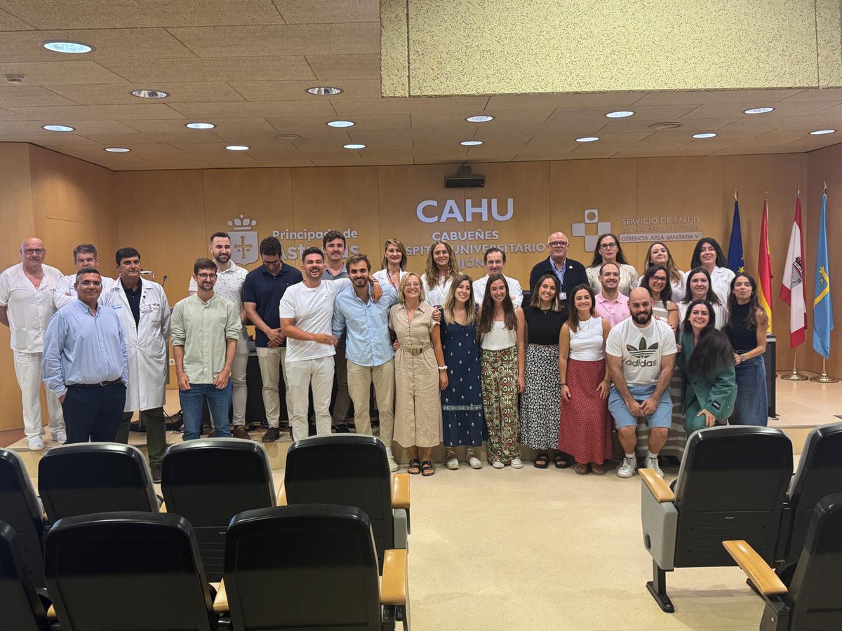 CAHU_Area_V's tweet image. ¡Felicidades a todos los residentes que culminan su formación! 🎉👏 Un gran logro tras años de esfuerzo, vocación y entrega.
Mención muy especial para la Dra. Julia Sanders Vegara, del Servicio de Análisis Clínicos, galardonada con la Distinción a la Excelencia en FSE, un…