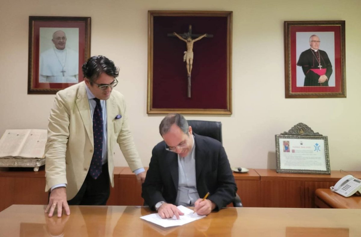 🔵 #ActualidadPastoreña | Nuestra hermandad renueva su "Beca Pastoreña" en el <a href="/SeminarioSev/">Seminario de Sevilla</a>

📌 La firma se ha producido este jueves 17 de julio, rubricando el acuerdo el rector, Andrés Ybarra Satrústegui, y nuestro hermano mayor, <a href="/mspolidoro72/">Miguel Sánchez Polidoro</a>

ℹ️ facebook.com/share/p/15jAME…