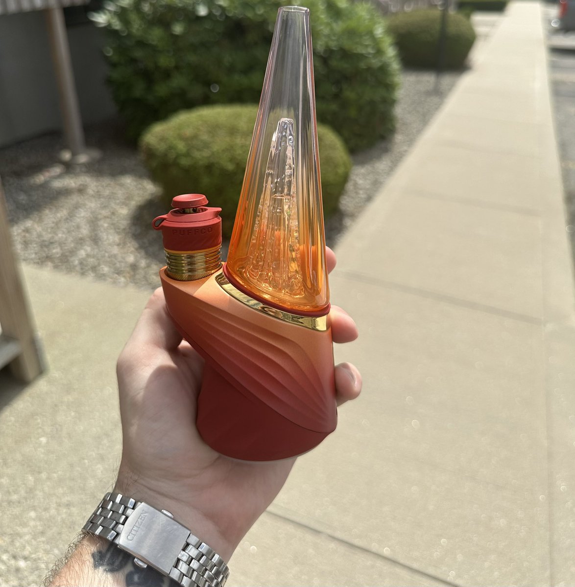 EricL899's tweet image. Thank you SOOO much to @simplymarythca I won the @puffco Peak 3DXL: Day Break! I’m so excited to use it with my wife. It looks amazing! I’ve been dying to try a Puffco Peak for years. Now I’m a proud owner, of the newest edition!