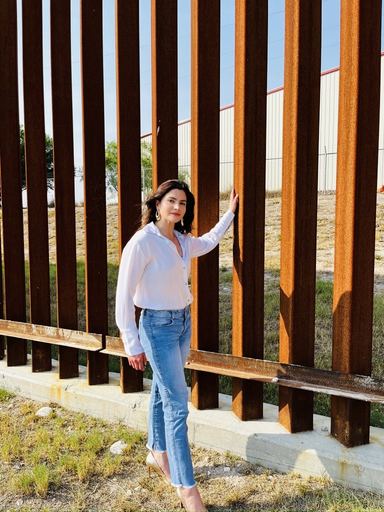 ValentinaForUSA's tweet image. I love this Big, Beautiful Wall❤️
Deport Every Illegal.