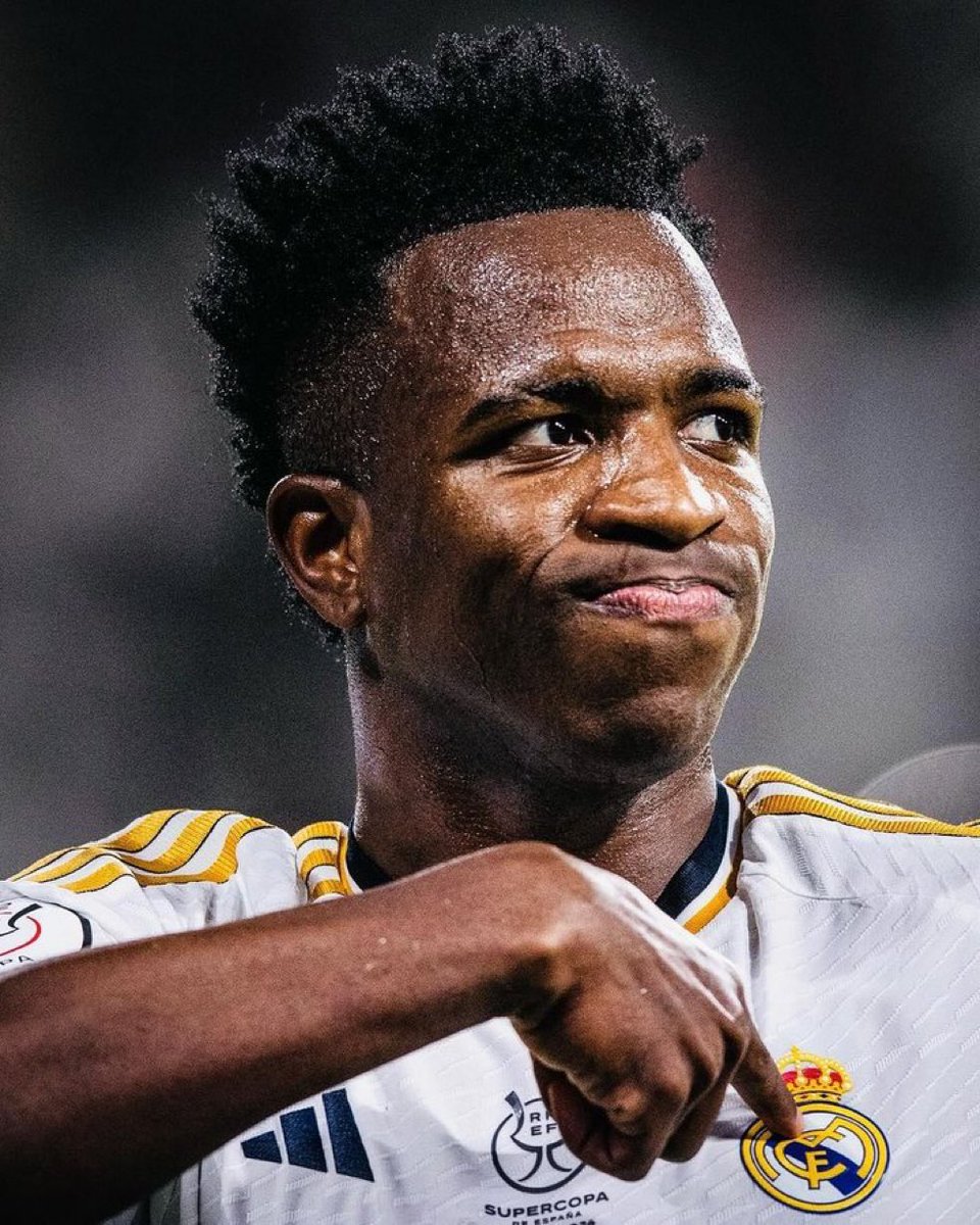 KylianZone_'s tweet photo. ¿Aceptarías una oferta de 350M por Vinicius?

🔄 No. 
❤️ Sí. https://t.co/I2gITxpbFa