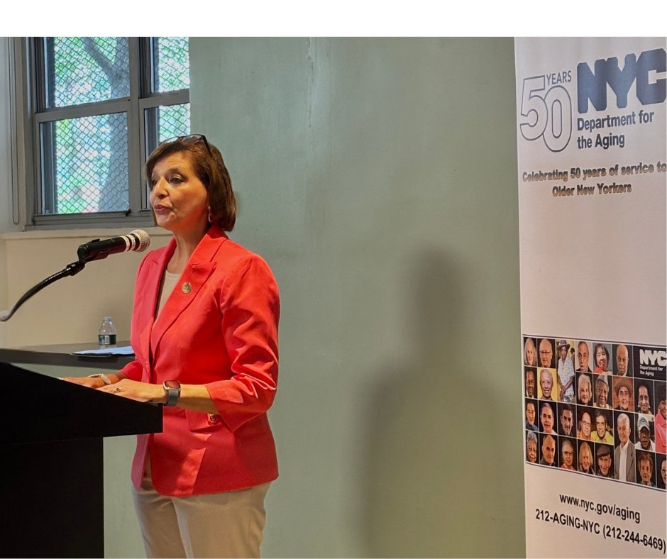 NYCAging's tweet image. 50 years. 45 NORCs. One quilt. 🎉 Commissioner Lorraine Cortés-Vázquez led the celebration at Penn South NORC, honoring contributors, unveiling the masterpiece, and toasting NYC Aging’s legacy. Happy 50 years of serving older New Yorkers. 🧡 #NYCAging #50Years