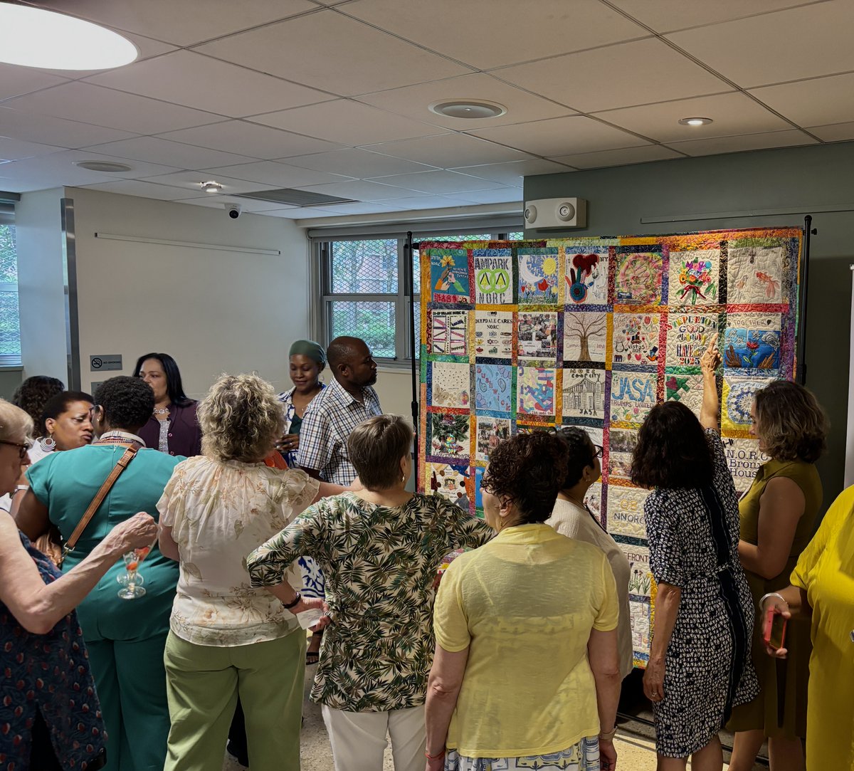 NYCAging's tweet image. 50 years. 45 NORCs. One quilt. 🎉 Commissioner Lorraine Cortés-Vázquez led the celebration at Penn South NORC, honoring contributors, unveiling the masterpiece, and toasting NYC Aging’s legacy. Happy 50 years of serving older New Yorkers. 🧡 #NYCAging #50Years