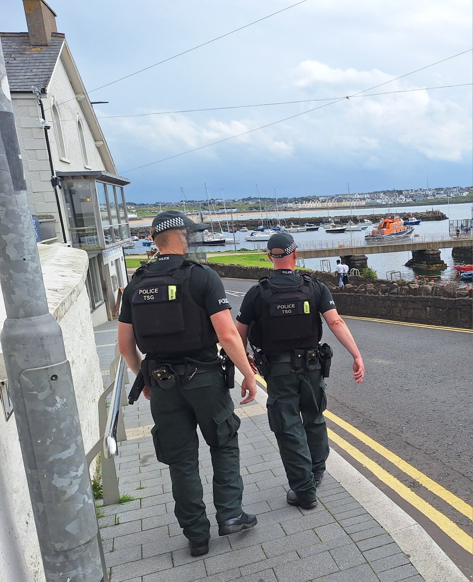 PSNICCGDistrict's tweet image. Today the Project Servator Team were again carrying out high visibility and plain clothes patrols in the Portrush area. The Team visited The Open, Portrush town centre and several other areas to increase public reassurance in the area.
#TheOpen
#ProjectServator