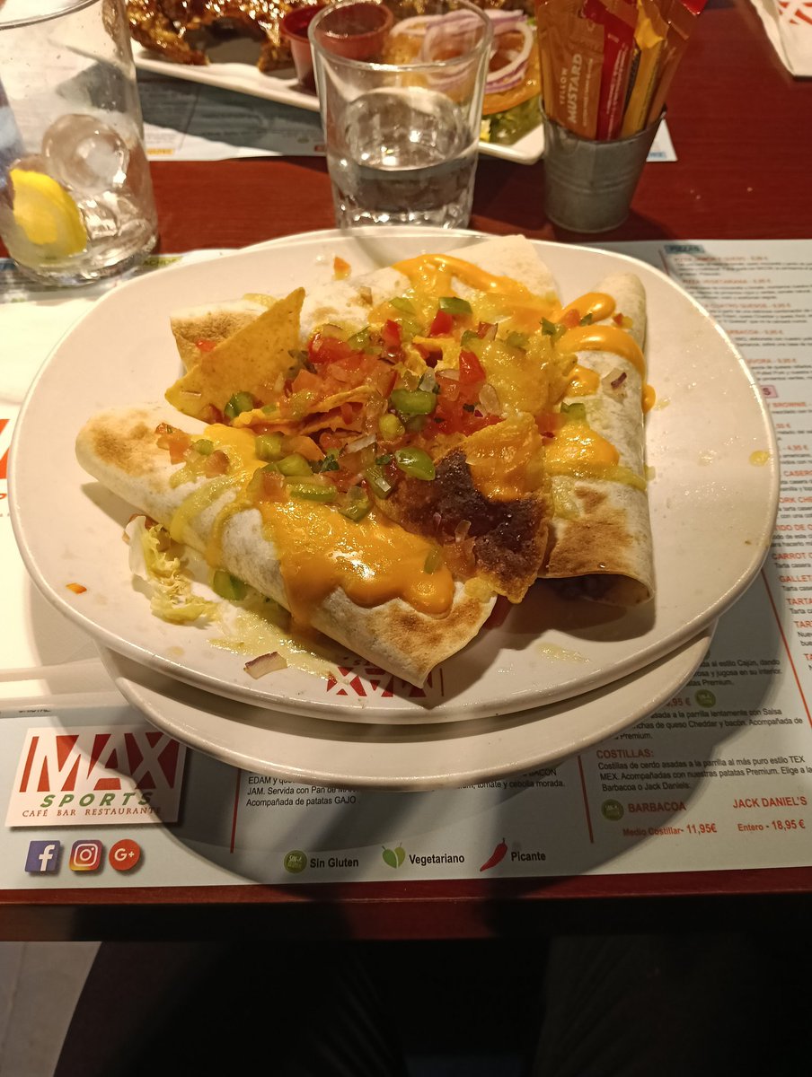UnDandyCantabro's tweet image. Brohmantic diner. @accelereta42 @Xene1042