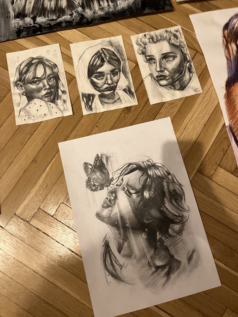 stnhoney's tweet photo. My final portfolio for art school https://t.co/cLJLBIJ6wo
