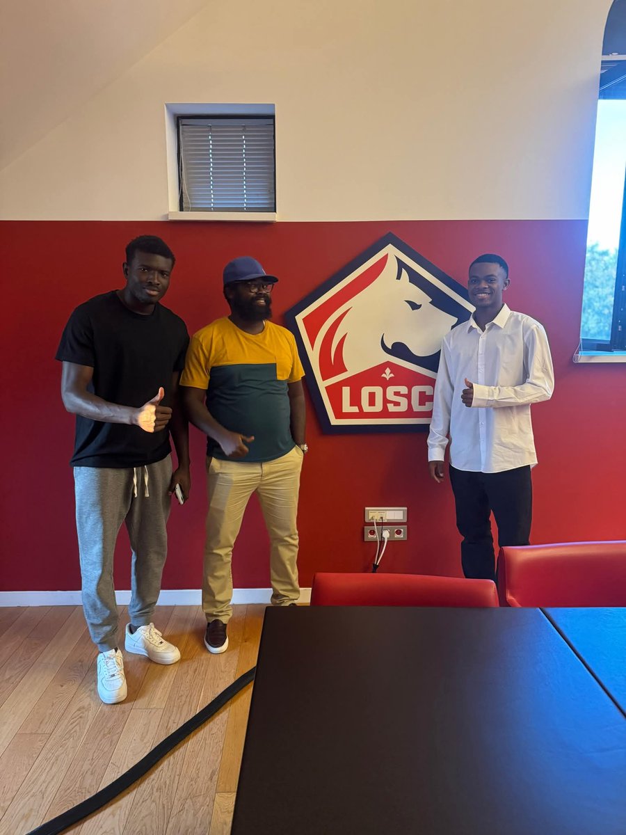 lajwelteam's tweet photo. 🔵⚽ Un nouveau chapitre s’ouvre pour ANGEL YONDJO !

La Dauphine Academy Sport Center était dignement représentée lors de la signature officielle du contrat du jeune talent ANGEL YONDJO avec le club de Lille OSC, en provenance de l’EFBC

#DauphineAcademy #LOSC 
#EFBC #lajwelteam https://t.co/WqLVN8nPuj