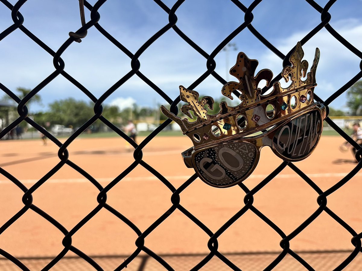 EllaBrooks24's tweet image. Thank you @FGCLsoftball for an absolutely amazing summer season!! Best team I’ve ever been a part of!
A great reminder that softball IS FUN
@DeSotoQueens for life 👑