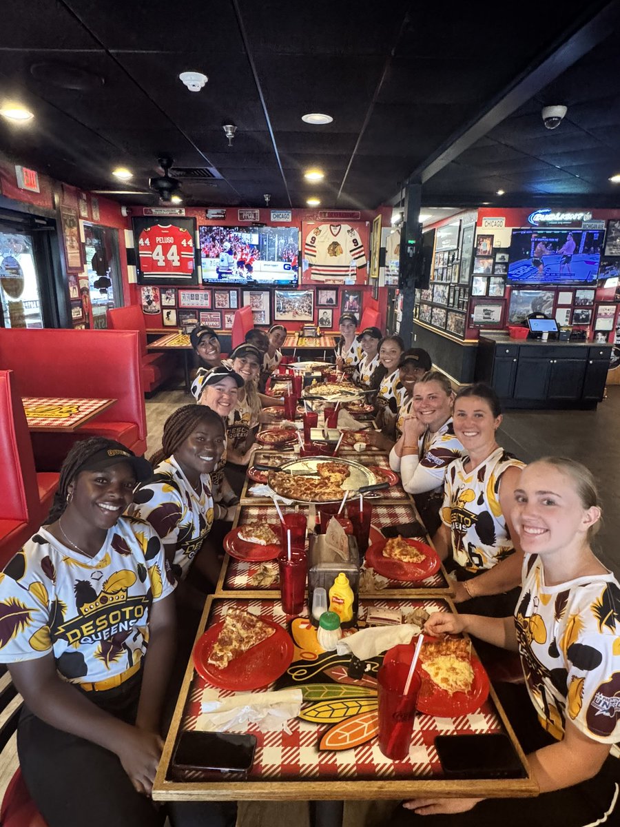 EllaBrooks24's tweet image. Thank you @FGCLsoftball for an absolutely amazing summer season!! Best team I’ve ever been a part of!
A great reminder that softball IS FUN
@DeSotoQueens for life 👑