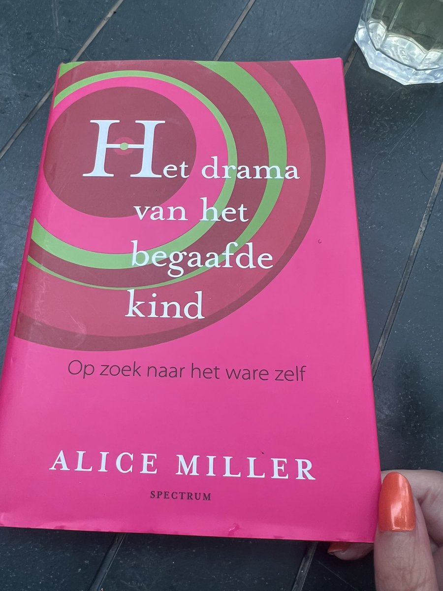 Actiefgeheugen's tweet image. Zo’n boek dat je ‘moet’ lezen. Voor ieder mens in elk milieu.   
#boekperweek 42/52