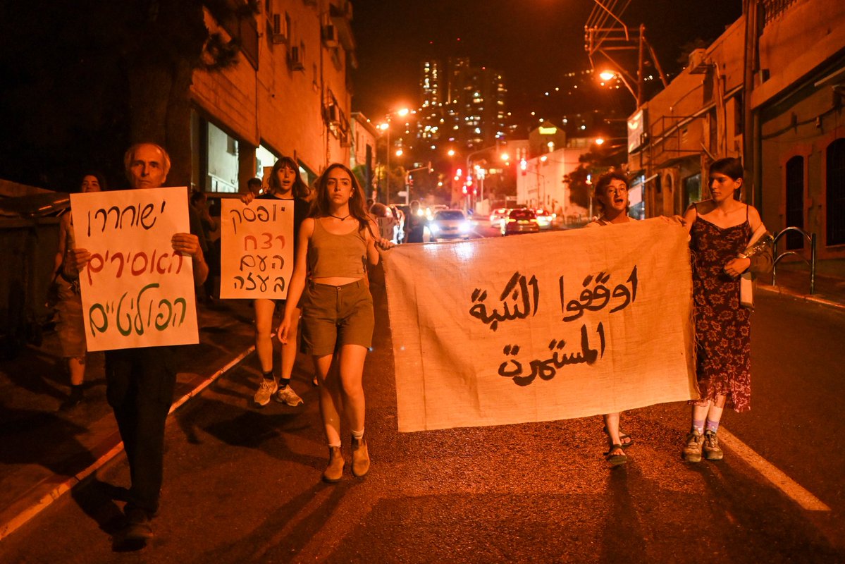 flom_jess's tweet image. Anti-Zionist activists held a protest march in Haifa against the genocide, administrative detentions, and Israeli aggression and occupation in Palestine.