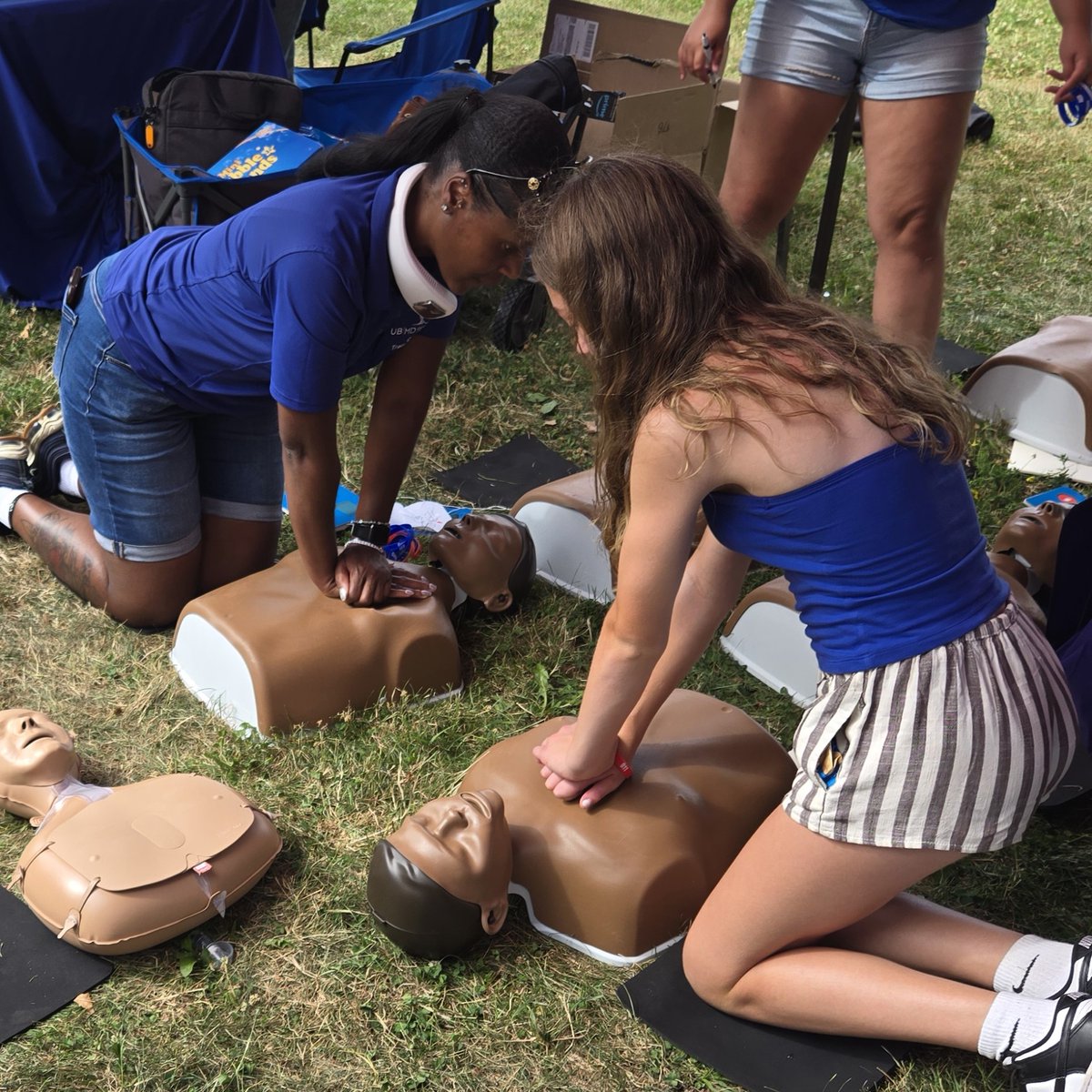 AHANewYork's tweet image. We were proud to be part of #716Day in Buffalo! Thanks to our collaboration with the @BuffaloBills, we helped spread awareness about the lifesaving skills of Hands-Only CPR at CommUNITY Day!