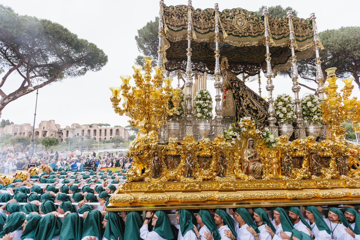 Hace dos meses, Roma se llenaba de Esperanza.

📸 <a href="/LMFotosCofrades/">LMFotosCofrades</a> 
#EsperanzaEnRoma #CofradíasMLG