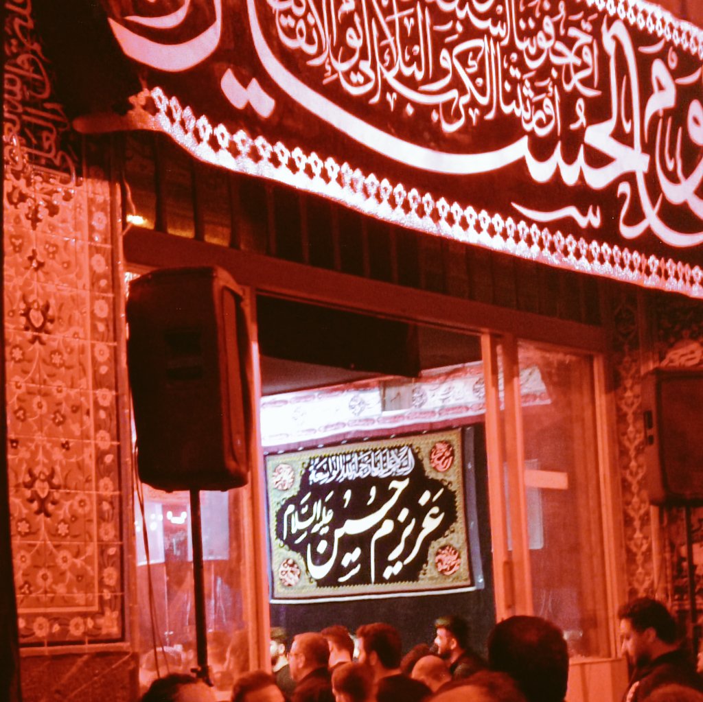 EinSadTehran's tweet image. استاد علی صفایی حائری:
من احساس عشق را تجربه نکردهام،
اما گاهی حسرت آن دستی را میخورم که حسین علیهالسلام بر صورت حُرّ و جَون کشید.