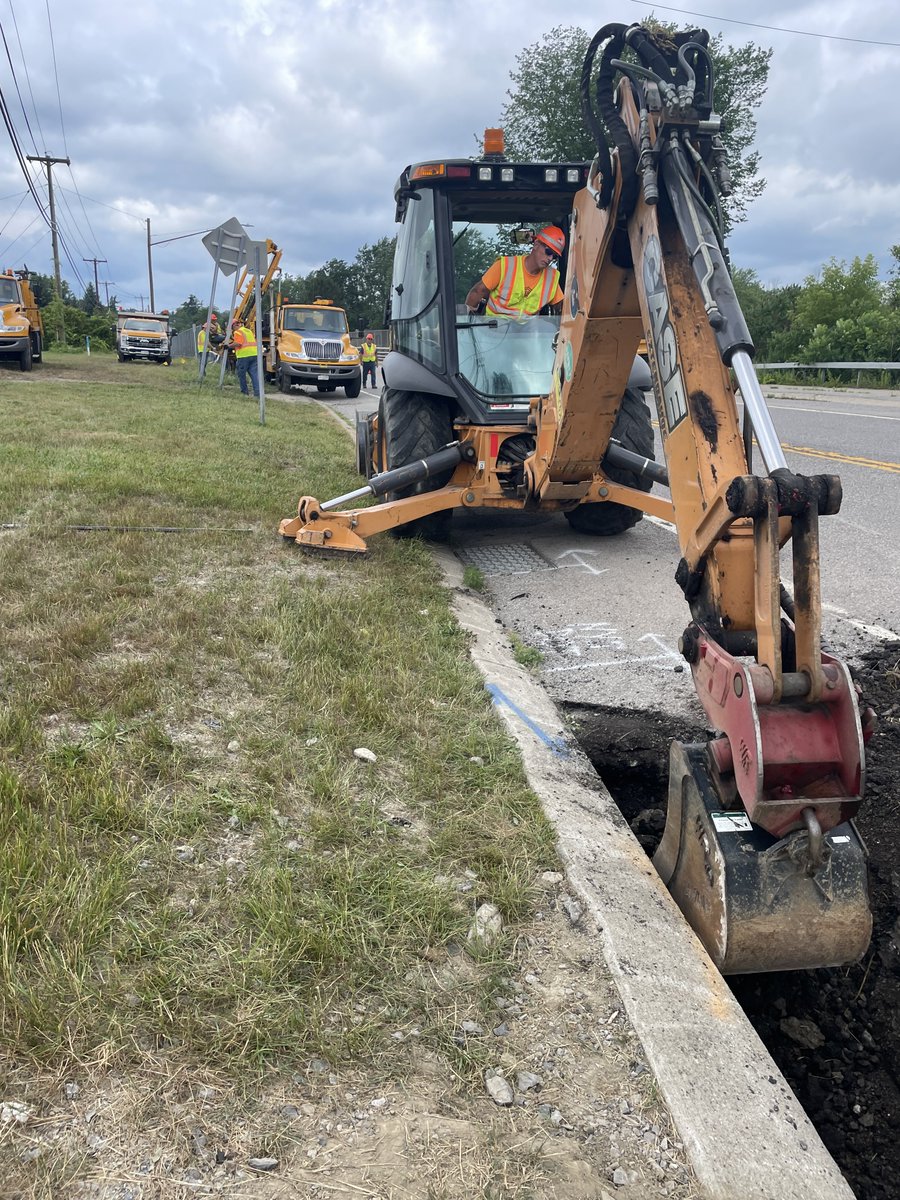Our Southern Erie County drainage  team recently repaired a sink hole on Big Tree Road (Route 20A) in Hamburg. The job included repairing guide rail, installing a new sign and straightening another. National Fuel was on site due to a high-pressure line in the area.