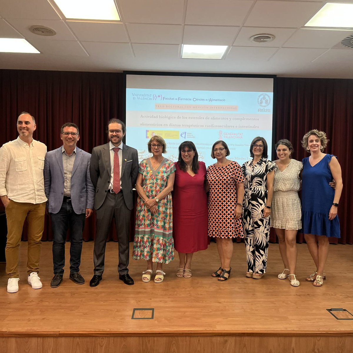 Nuestra más sincera enhorabuena al nuevo doctor del grupo. Felicidades al Dr. Diego Miedes Sanz que hoy ha expuesto y defendido su tesis doctoral 📚 dirigida por los profesores Antonio Cilla Tatay y Amparo Alegría Torán. Estupenda exposición y defensa. 🔝 ¡Un placer Diego! 👏 💯