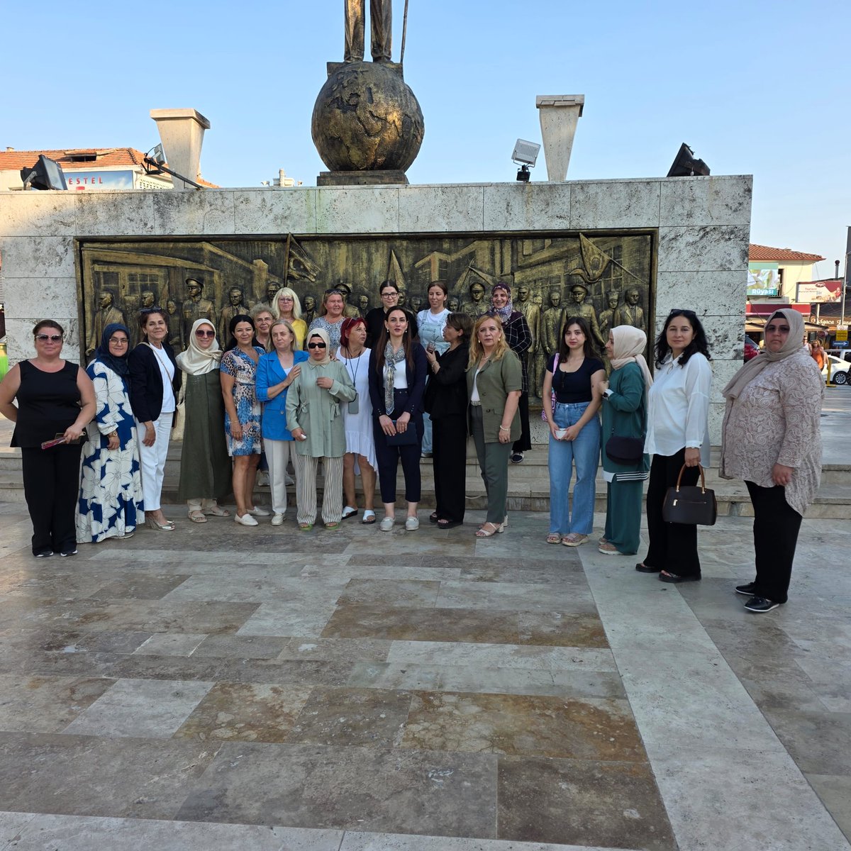 Urla Kadın Kolları Teşkilatımız 🩵

<a href="/AKKADINGM/">AK Parti Kadın Kolları</a> 
<a href="/EmelDalkirann/">Emel Dalkıran</a> 
<a href="/akkadinurla35/">AK KADIN URLA</a>