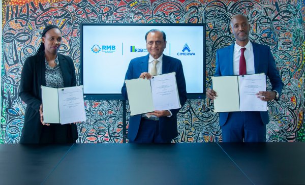oswaki's tweet photo. U Rwanda na CIMERWA Plc byasinye amasezerano azafasha kubaka uruganda rwa miliyari 270 Frw i Musanze

https://t.co/vXBFPr37zC https://t.co/1Yr5R4dyiw