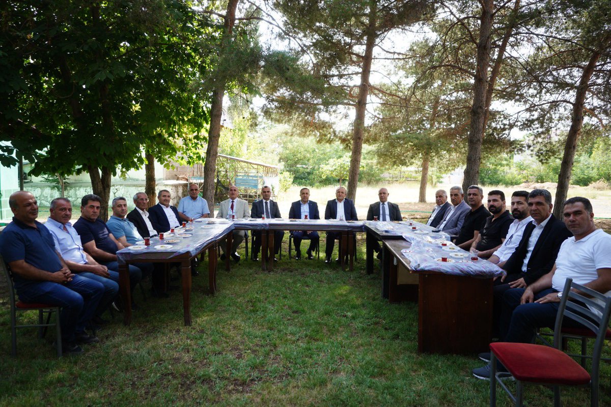 Erciş Sivil Toplum Kuruluşu Platformu olarak Pancar Kooperatifi Başkanı Faruk Ünal’ın ev sahipliğinde Ak Parti Van İl Başkanı Abdulahat Arvas’ın katılımı ile Yeşil Erciş’imizin genel sorunlarını istişare ettik. <a href="/ArvasAbdulahat/">Abdulahat Arvas</a> <a href="/Akparti/">AK Parti</a>