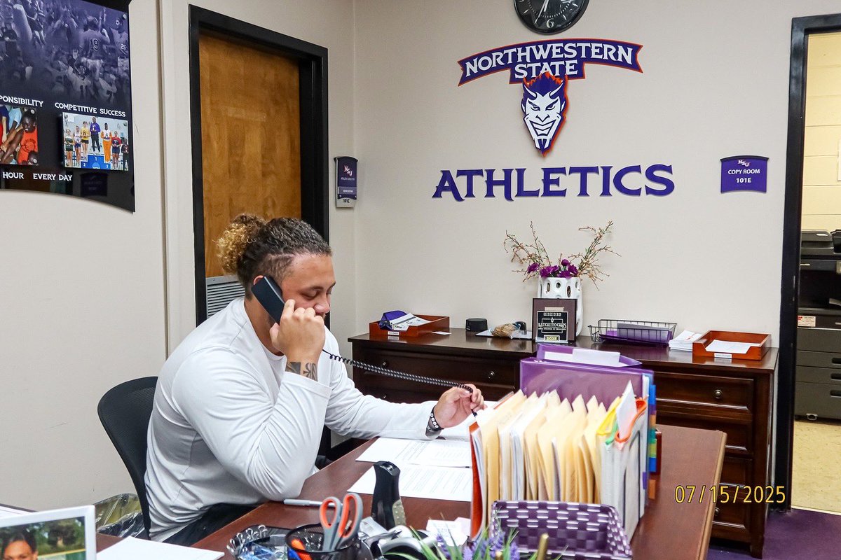 NSUDemons's tweet image. 📞Ring ring, it’s the Demons!
Our football student-athletes are back this evening at 6:30 PM to call anybody that hasn’t renewed season tickets 🤘
This is the perfect time to chat with our Demons and get your season tickets for the 2025 football season!
#ForkEm