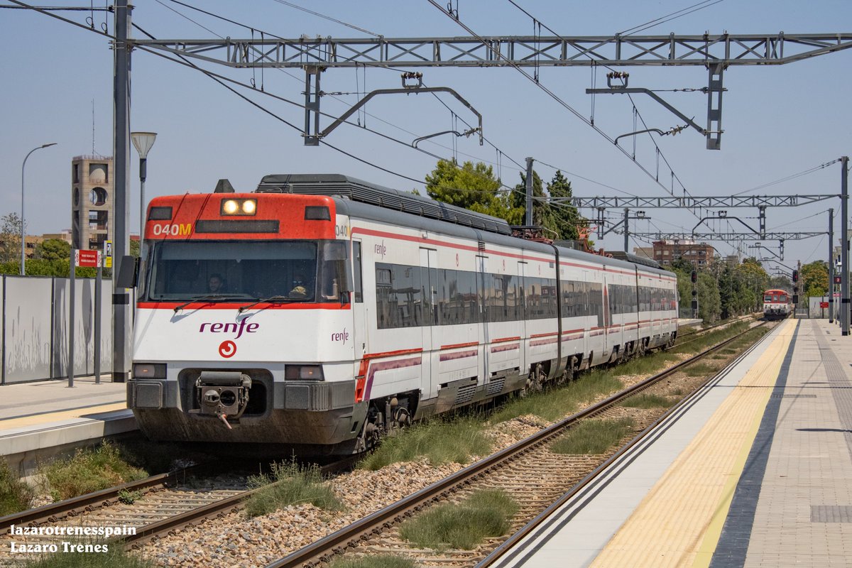 Renfe 447 pasando sin parada por Albal Valencia #TRAIN #renfe #Foto