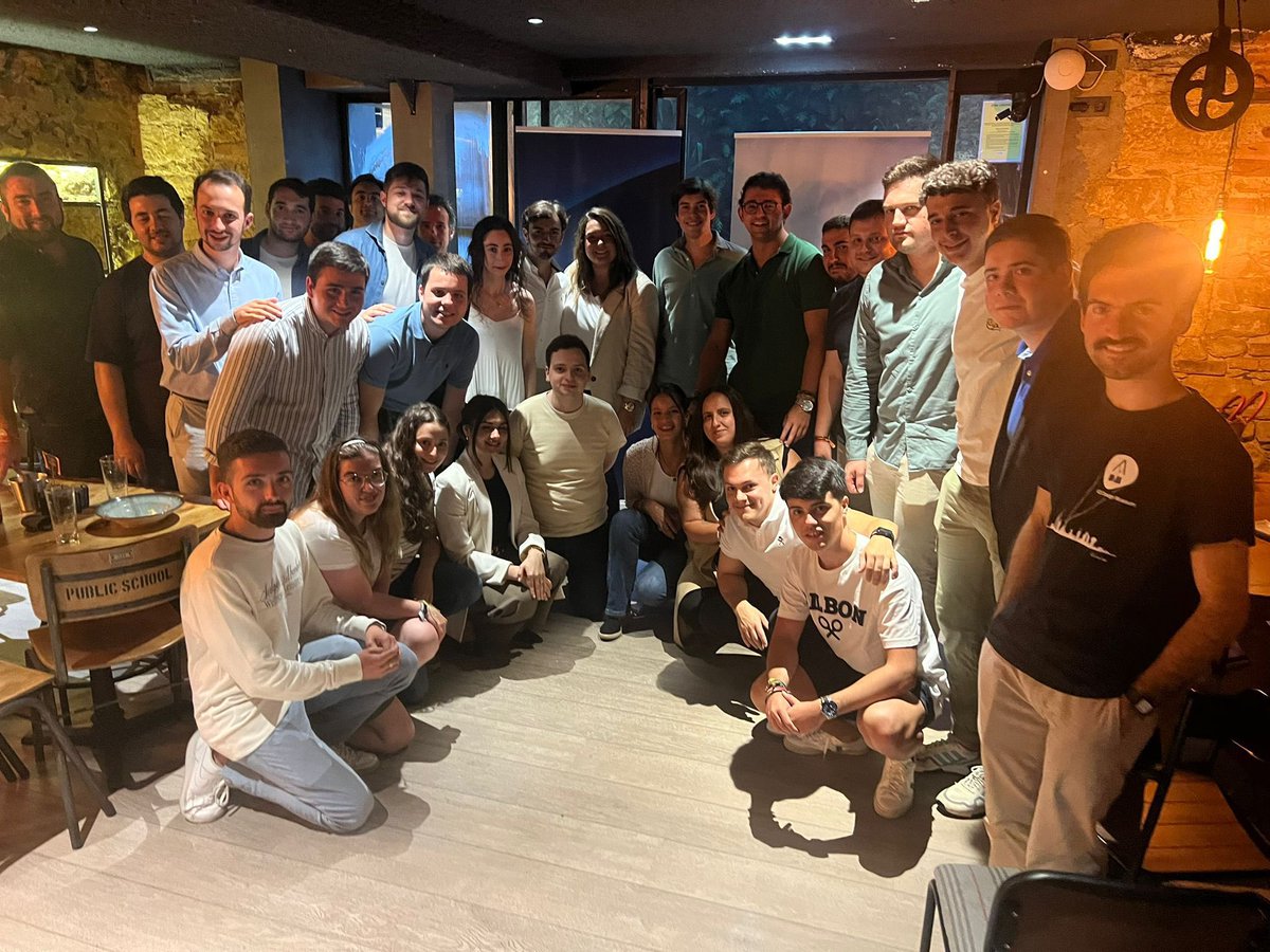 💙 Esta tarde hemos recibido la visita a nuestra ciudad del Coordinador General de <a href="/NNGG_Es/">NNGG España 🇪🇸</a> Miguel Ángel Sastre Uyá.

🏛️ Todo un referente en la política juvenil española ¡Oviedo es tu casa <a href="/migsasuya/">Miguel Ángel Sastre Uyá</a>!