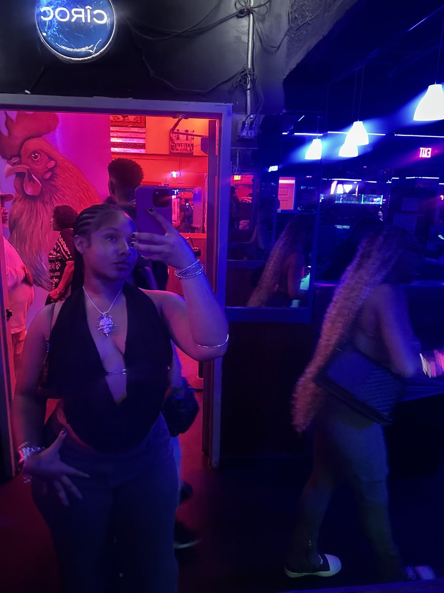 YuhhhDels's tweet image. ladies night 💋