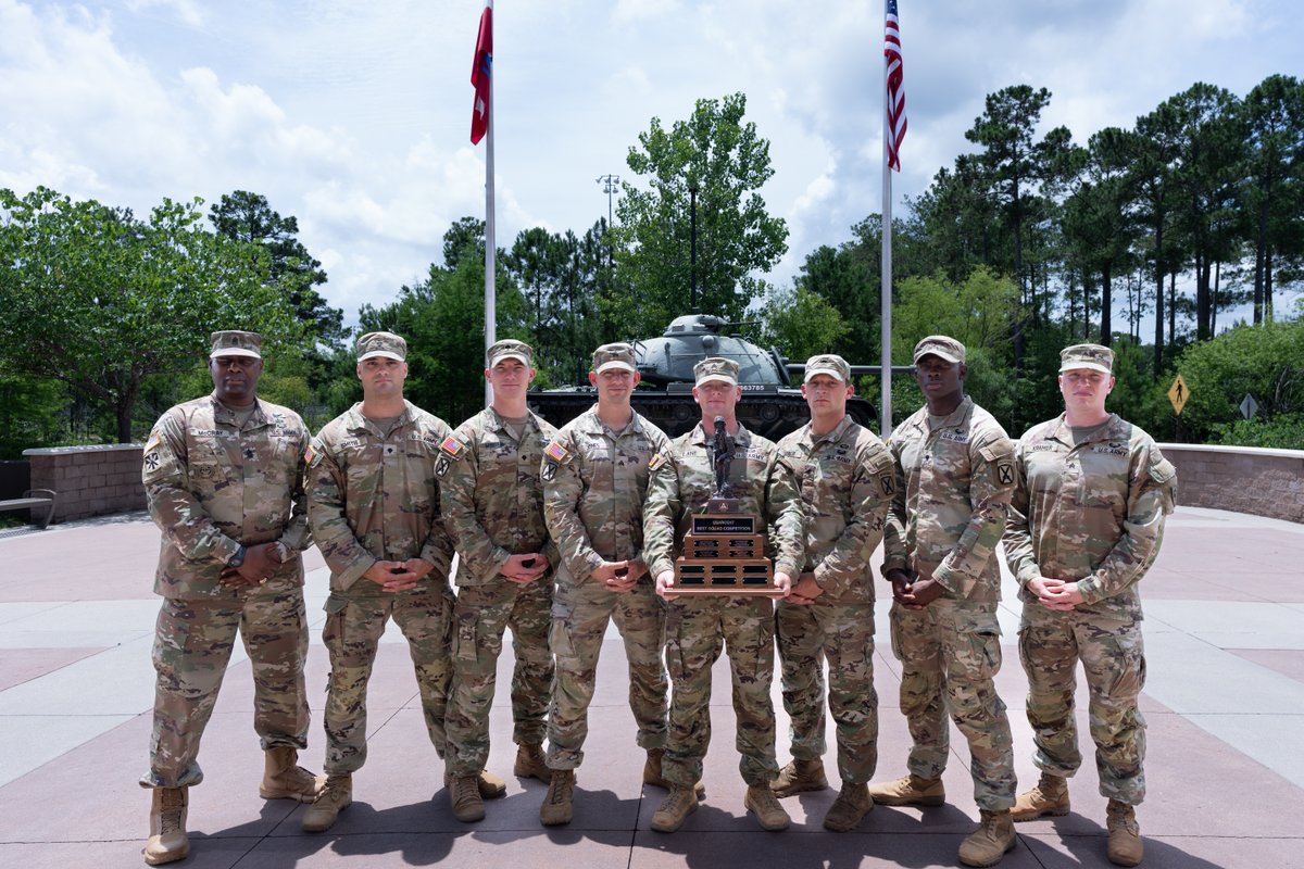 usarmycentral's tweet image. U.S. Army Central CSM Eric McCray poses with the 2025 Army Futures Command Best Squad at Shaw AFB.
Infantrymen from 2-22 IN, 10th Mountain Division, representing USARCENT, won Army Futures Command for the second year and will compete at the Army-level.