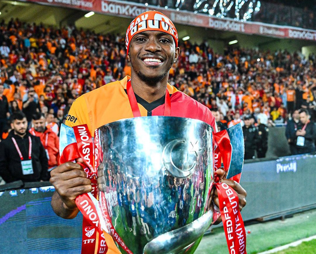 🚨🟡🔴 Galatasaray and Napoli, at the final stages of Victor Osimhen deal after positive talks today.

Gala set to pay €40m now, €35m by the end of 2026 — also won’t be able to sell the player to Italian clubs for two years.

Guarantees and sell-on clause, now as final topics.