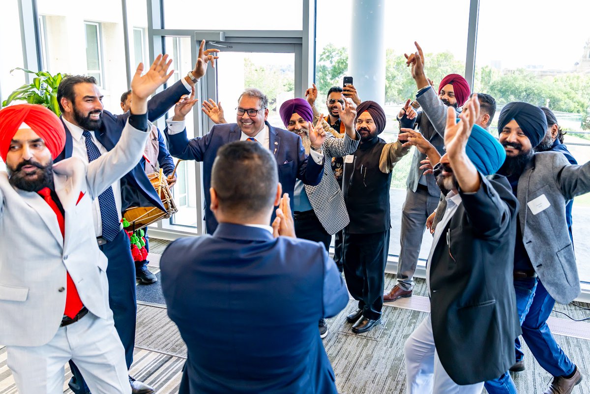 nenshi's tweet image. Getting sworn in as the MLA for Edmonton-Strathcona was a real honour, but I was most excited about sharing that moment with all of you.
Thank you for celebrating with us and making this day so special!