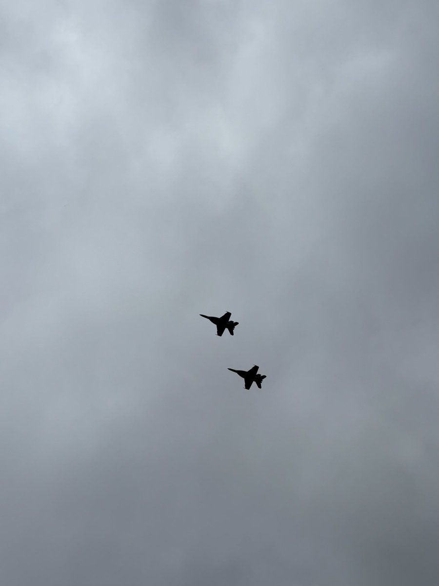 stevegavin09's tweet image. Blue Angels flying over downtown means only one thing… Air show this weekend!