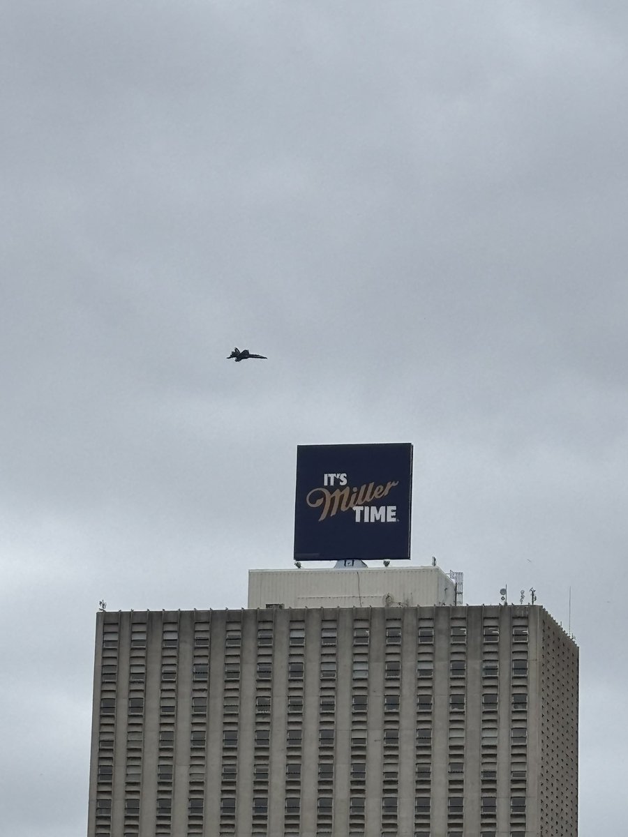 stevegavin09's tweet image. Blue Angels flying over downtown means only one thing… Air show this weekend!