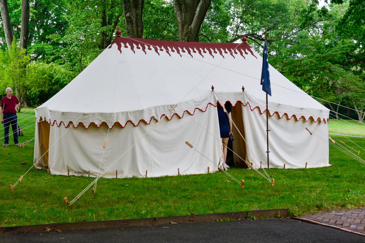 AmRevMuseum's tweet image. Join us July 18-20 at @dey_mansion where we will set up our First Oval Office Project, a recreated Revolutionary War encampment. This special weekend will include demonstrations to clean muskets, prepare meals, drill for battle, and more.
⛺: bit.ly/4eTTQfN