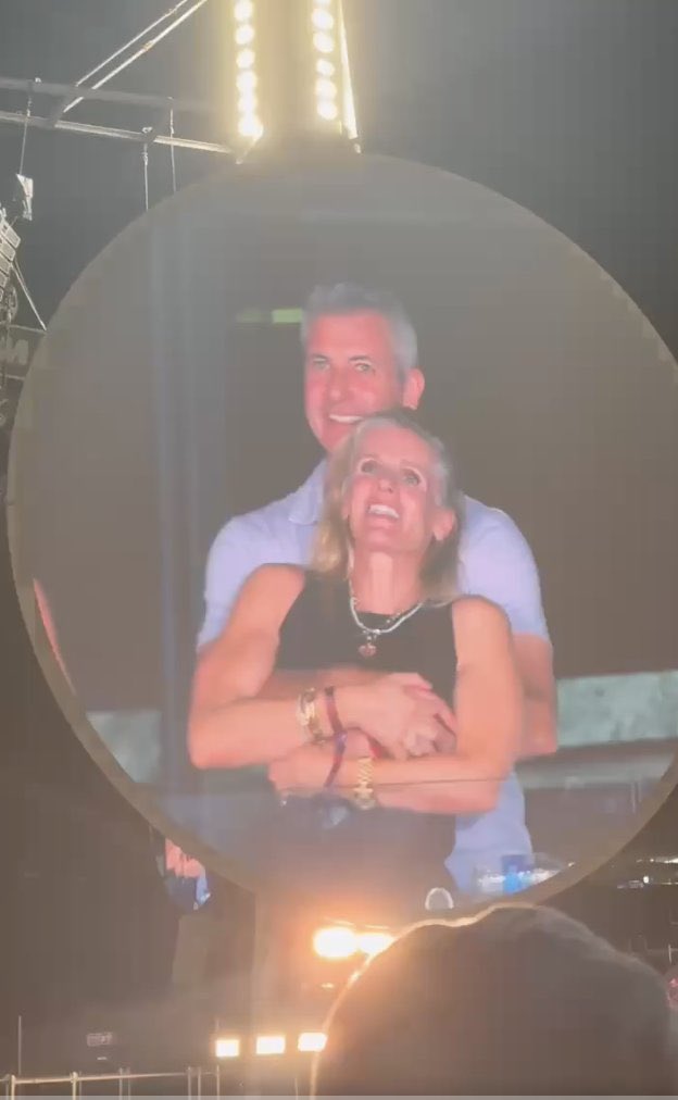 WDWoutloud's tweet image. you think there’s someone out there who got busted like this from a ride photo they bought? i’d like to think so