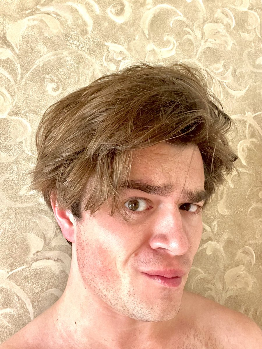 Kind of loved my bed head this morning. Anyone else get that wild wake up hair? Don’t mind my stupid faces. Serious pictures are for serious people. 🤡👏❤️