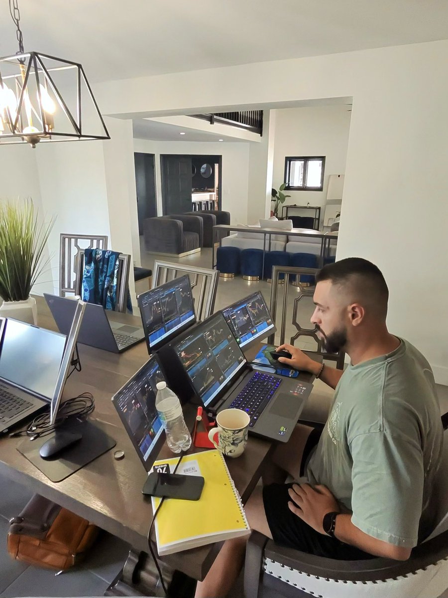StocksniperTeam's tweet image. Day 1 of trading in Vegas with the @timothysykes and @Stratataaa Inner circle!