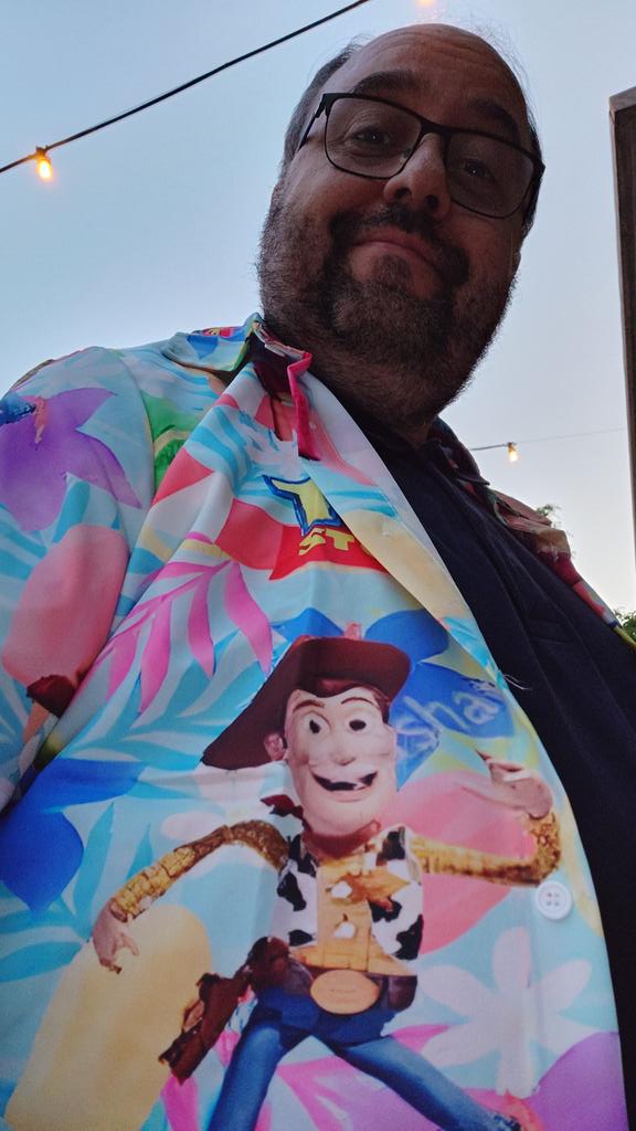 polispol's tweet image. Me he puesto la camisa de gala para recordaros que hoy no hay directo.
Un poco de descanso por fav贸.
Sean malos y ma帽ana me lo cuentan (si quieren) en el directo