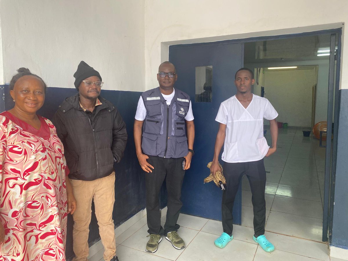 WHOSierraLeone's tweet image. WHO & Institute Pasteur Dakar team met with the district lab team to explore solutions for timely and safe sample transportation.
They also visited the treatment & isolation unit at Makeni Regional Hospital to assess ongoing case management efforts.
