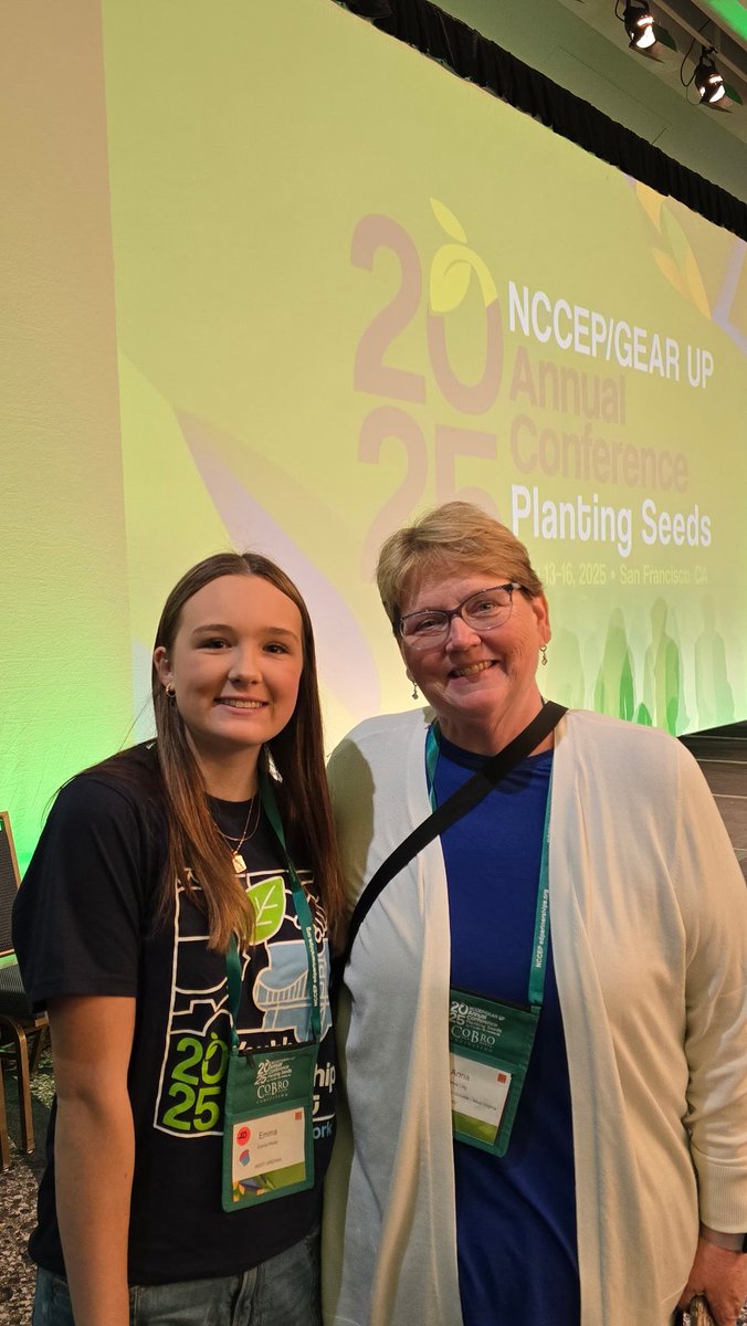 mercer_schools's tweet photo. Emma Weiss & Ethan Thompson represented Mercer County Schools at the National GEAR UP Conference! They gained leadership skills & learned the power of teamwork. Pictured with principals Mike Collins & Anna Lilly.
#GEARUP #StudentLeadership #MercerProud https://t.co/ayJiSkQPYi