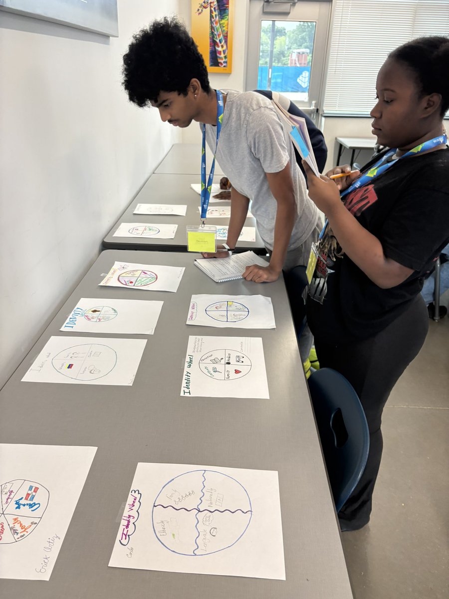 Emily Fɾαɳƈιʂ tweet media