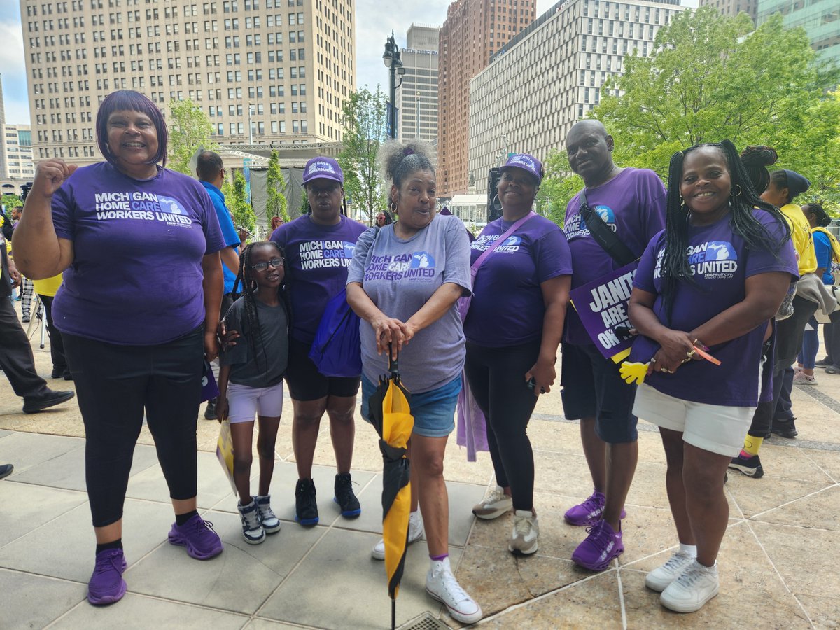 MIHCWUnited's tweet image. Michigan home care workers stood in #solidarity with our @SEIULocal1 union siblings yesterday in downtown Detroit. Janitorial workers held a prayer vigil and march as they continue their fight for a strong contract. #UnionsForAll