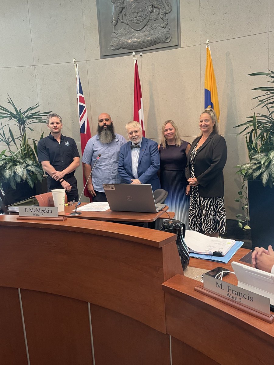 AndreaHorwath's tweet image. #HamOnt 👏 @cityofhamilton Council Recognizes HSR Operator Mike Ferro
Before this week’s Council meeting, @hsr Operator Mike Ferro was recognized for his quick thinking and compassion.
In the early hours of June 11, Mike noticed a young girl sleeping alone in a bus shelter.…