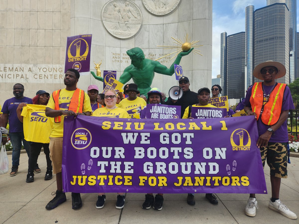 MIHCWUnited's tweet image. Michigan home care workers stood in #solidarity with our @SEIULocal1 union siblings yesterday in downtown Detroit. Janitorial workers held a prayer vigil and march as they continue their fight for a strong contract. #UnionsForAll