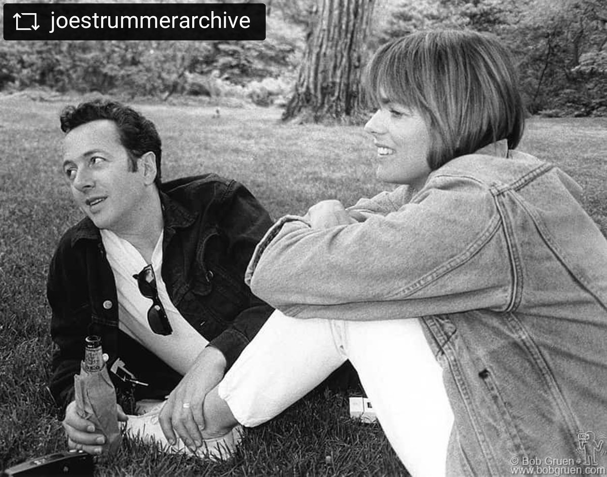 jnafr's tweet photo. Joe and Lucinda, NYC, may 1994 💝

[📸 credits to Bob Gruen] #joestrummer #theclash #punk #punkrock #punkrocker #punklegends #punkphotography #70spunk #80spunk #punkmusic #punkband #punkscene #ukpunk #londonpunk #britishpunk #theonlybandthatmatters #joestrummerforever https://t.co/une4oUKtsX