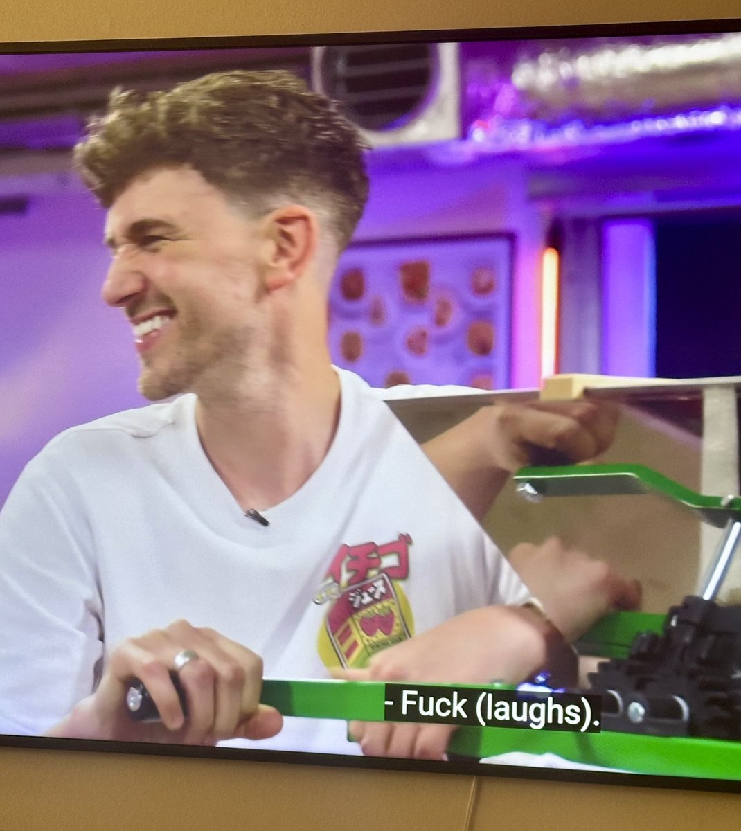 AnnCecilieN's tweet image. Nothing to see here, just Mike preparing his vocabulary for this weekend’s upcoming shenanigans during #DoingThyme with @sortedfood