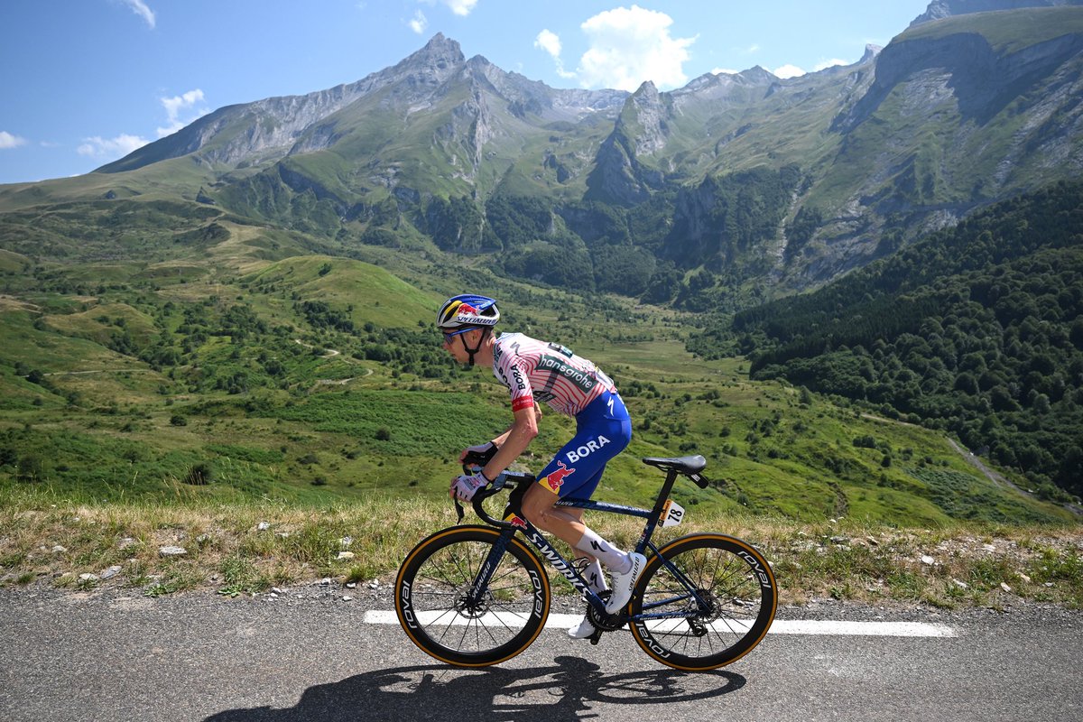 Well, it was an extremely warm day, I’d say…

<a href="/RBH_ProCycling/">Red Bull – BORA – hansgrohe</a> 

#TDF2025 #redbullborahansgrohe

🖼️ <a href="/GettySport/">Getty Images Sport</a>