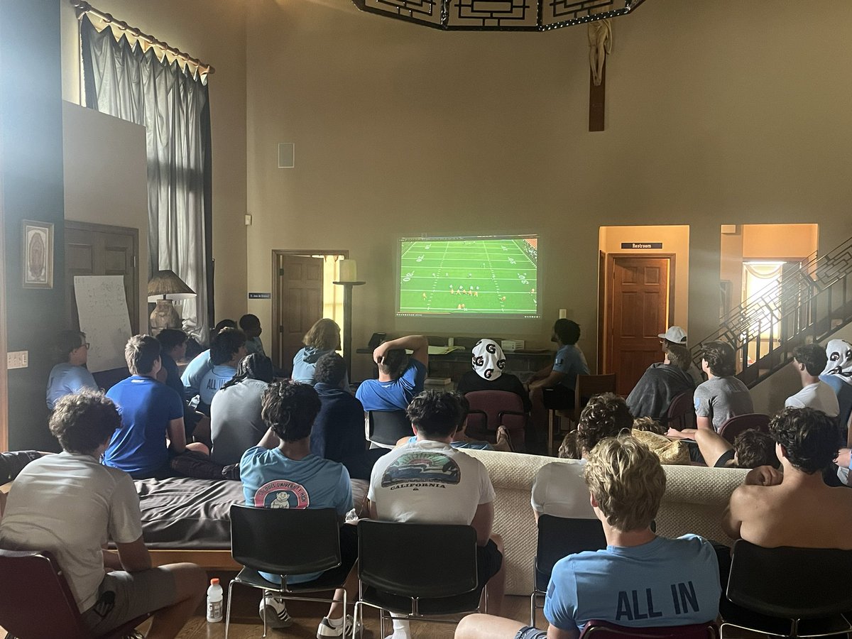 CoachAdamCruz1's tweet image. Great start to day 2 of team travel camp-thanks to @NPGrizzliesFB for being great hosts and the Grizzlies and @SDAll_In for the work before we headed back out to MDS! Joint #2 on deck tonight #Allin #USWAG