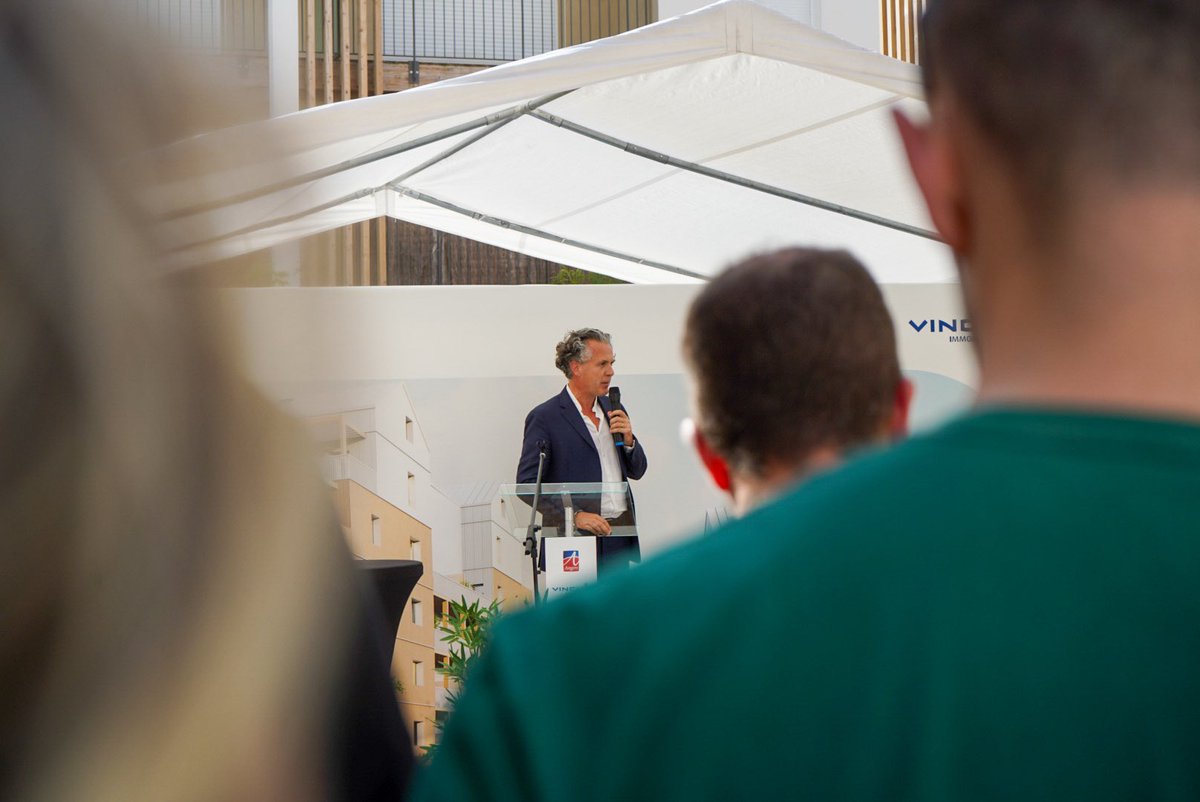 ChristopheBechu's tweet image. Aujourd'hui, nous inaugurons la résidence Accords Boisés, un ensemble de logements conçus de façon écoresponsable au cœur du quartier des Hauts de Saint-Aubin.
À Angers, on transforme la Ville et on investit pour l’avenir ! 🏡