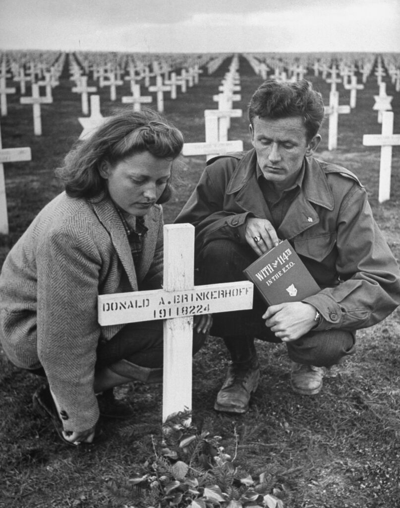 usabmc's tweet image. In 1947, World War II veteran U.S. Army Sgt. Ernie Kreiling, who fought with the 114th Infantry Regiment, 44th Infantry Division, returned to Europe for a battlefield tour with his wife Jean.
Photos shared in Life magazine at the time show them roaming the war-damaged…